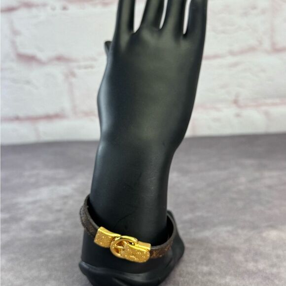 Louis Vuitton Fasten Your LV Monogram Bracelet - Picture 3 of 15